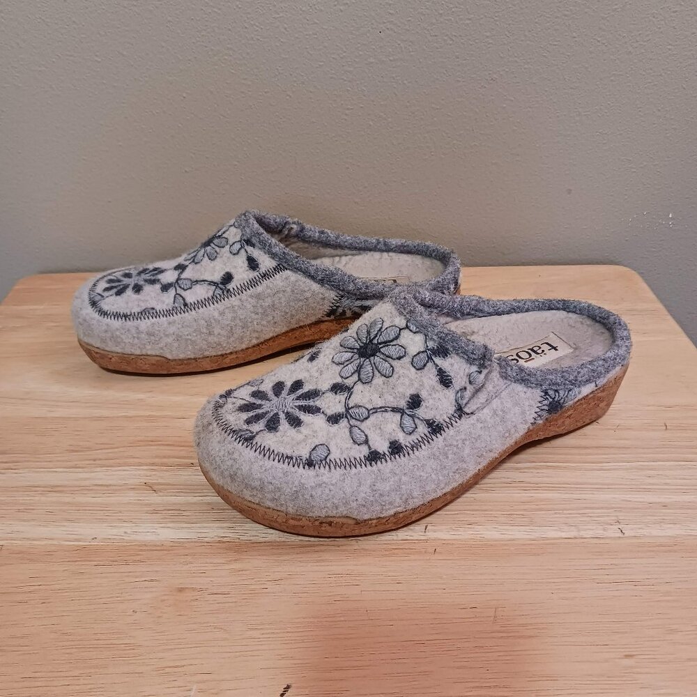 Taos Woolderness 2 Grey Boiled Wool Clog Floral Embroidery Cork Wedge Size 5.5